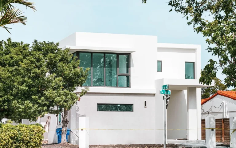 Modern white home with palm trees, plumber in Doral, FL